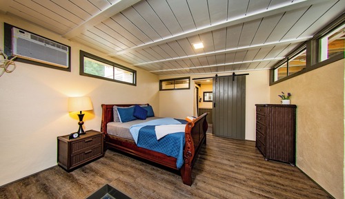 Suite estudio superior, 1 cama de matrimonio, cocina básica, en edificio anexo