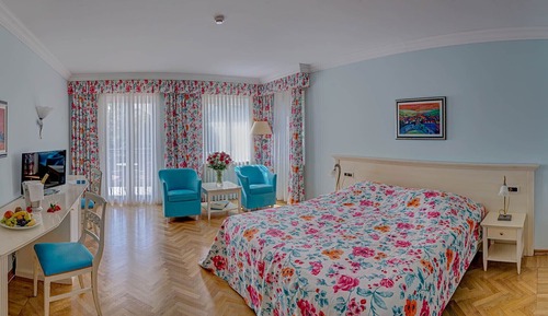 Habitación doble superior, vistas parciales al mar