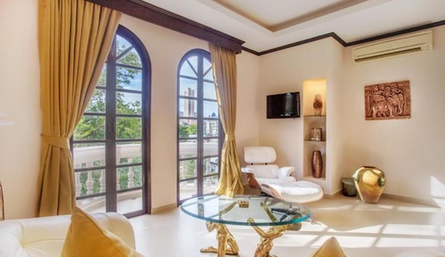 Master Suite (2bedrooms)