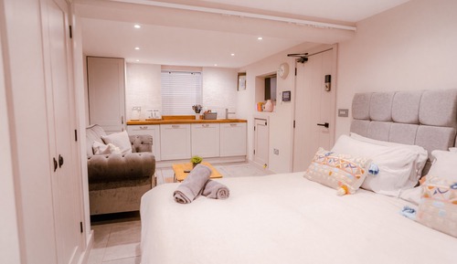 Estudio, baño privado