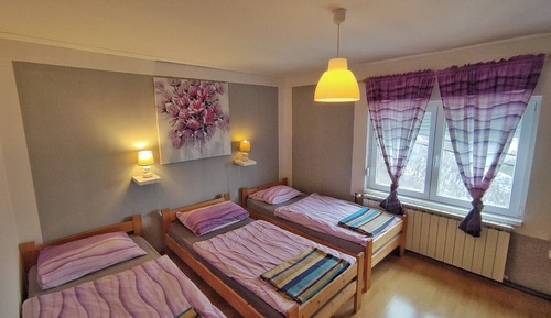 Apartamento, 4 habitaciones, balcón, vistas al jardín