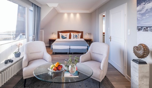 Suite junior, vistas al mar, junto a la playa (Loggia)
