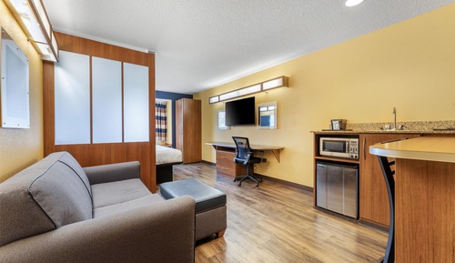 Suite, 1 cama de matrimonio grande, no fumadores (with Single Sofabed;Larger Room)