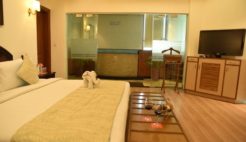 Habitación Deluxe, 1 cama de matrimonio, vistas a la piscina (Pool Suite)