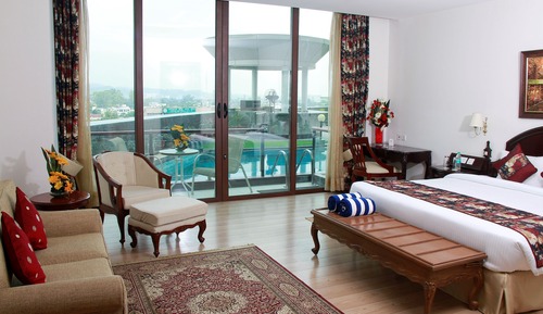Habitación Deluxe, 1 cama de matrimonio grande, vistas a la piscina (Cabana Double)