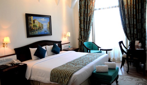 Habitación Deluxe, 1 cama de matrimonio grande, vistas a la ciudad (Deluxe Double)