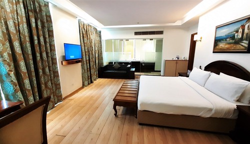 Suite, 1 cama de matrimonio, vistas a la ciudad (Jacuzzi Suite)