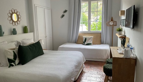 Habitación triple, vistas al jardín