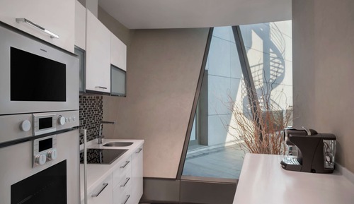 Suite (Crown)