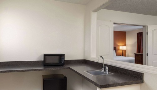 Suite, 2 habitaciones, no fumadores, vistas al patio (1 King Bed, Sofa Bed)