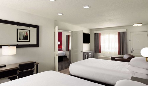Suite familiar, no fumadores (1 King Bed and 2 Queen Beds)