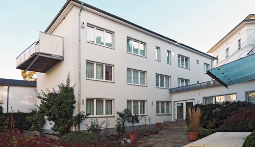 Estudio, en edificio anexo