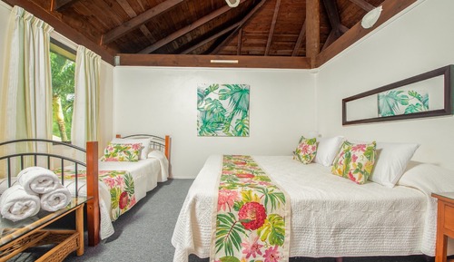 Villa familiar, 2 habitaciones, vistas parciales al mar
