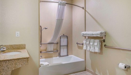Suite estándar, varias camas, accesible para personas con discapacidad (Accessible Bathtub)