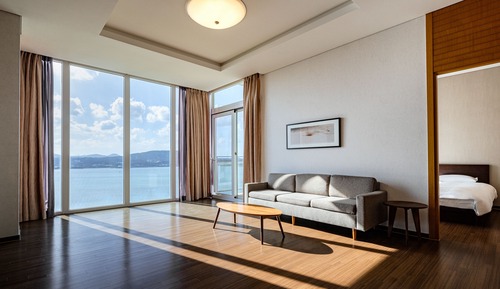 Royal Suite Ocean View Room(54PY)