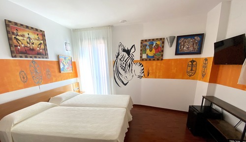 Habitación básica con 1 cama doble o 2 individuales