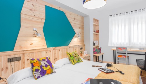 Habitación básica con 2 camas individuales