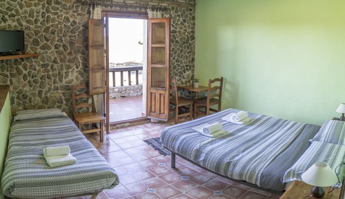 Habitación triple familiar, 1 habitación, baño privado, vistas a la montaña