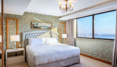 Suite presidencial, Acceso al salón del club