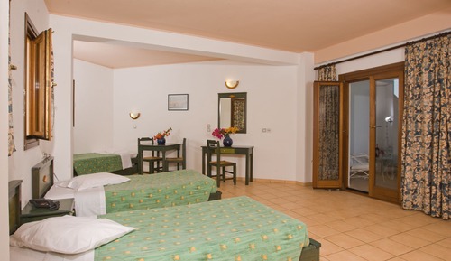 Estudio, vistas al jardín