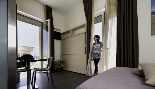 Habitación superior, balcón, en edificio anexo (Via Urso, 35)