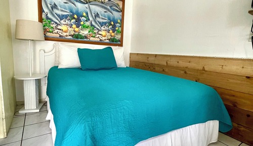 Estudio clásico, 1 cama de matrimonio, cocina, planta baja
