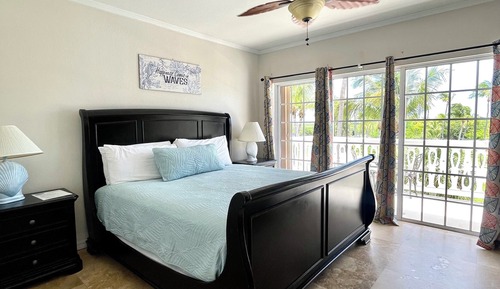 Habitación romántica, 1 cama de matrimonio grande, bañera de hidromasaje, vistas parciales al mar