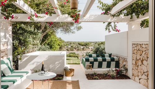 Suite junior, terraza, en la zona del jardín (Chill out)