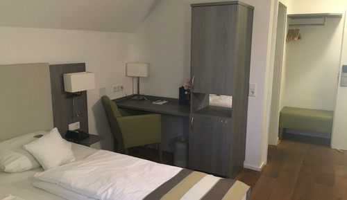 Habitación básica doble, 1 cama doble, vistas a la ciudad