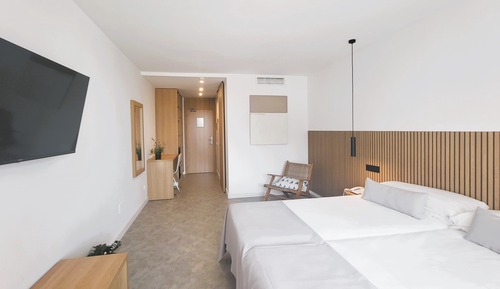 Habitación doble superior de uso individual, balcón, vistas al jardín