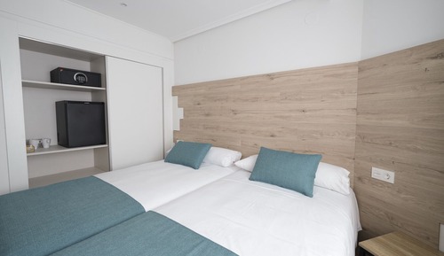 Habitación con 2 camas individuales