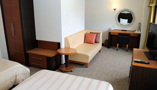 Habitación básica con 2 camas individuales