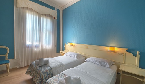 Habitación superior con 1 cama doble o 2 individuales