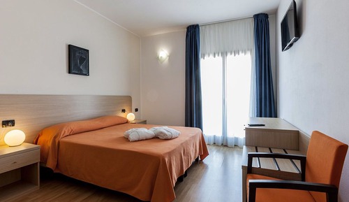 Habitación estándar con 1 cama doble o 2 individuales