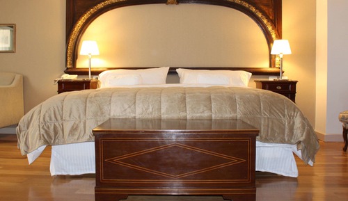 Executive Deluxe Suite