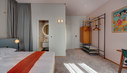 Habitación estándar con 1 cama doble o 2 individuales, vistas al lago