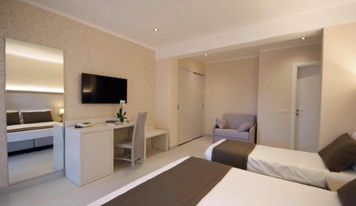 Habitación triple, vistas al mar