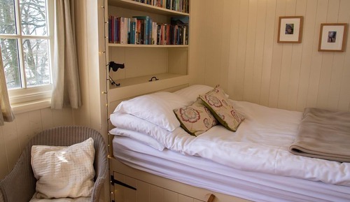 Habitación romántica, baño privado (The Hut on the Hill)