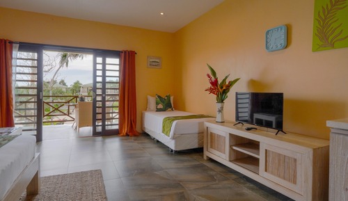 Estudio, vistas a la playa