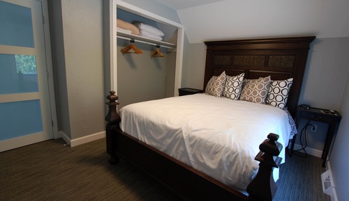 Pine (Guest House)