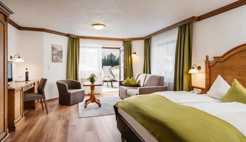 Habitación Confort con 1 cama doble o 2 individuales, balcón