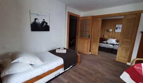 Habitación con 2 camas individuales, vistas a la montaña (Suite familiale lits jumeaux)