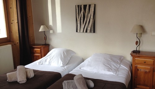 Habitación con 2 camas individuales (Chambre lits jumeaux, avec douche)