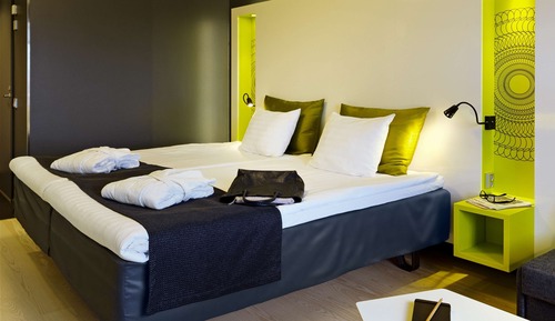 Habitación superior, 1 cama de matrimonio grande con sofá cama, bañera