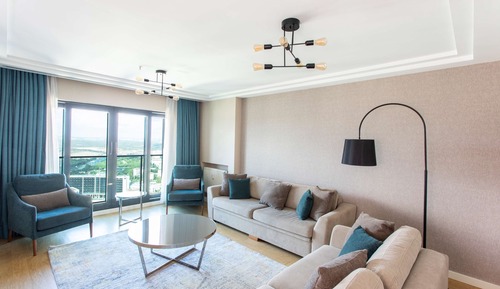 1 Bedroom Apartment with Balcony and View
