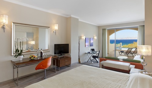 Suite junior, piscina privada, vistas parciales al mar