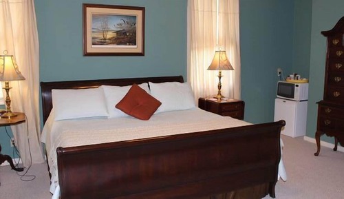 Taste of the Country Upstairs Suite