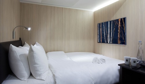 Habitación doble, sin ventanas