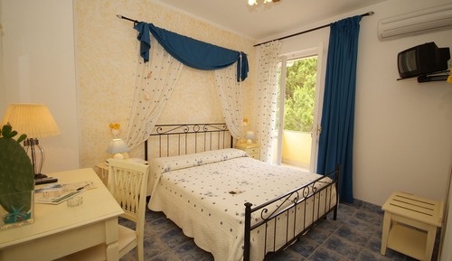 Habitación clásica con 1 cama doble o 2 individuales, vistas al mar