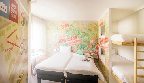 Habitación, varias camas